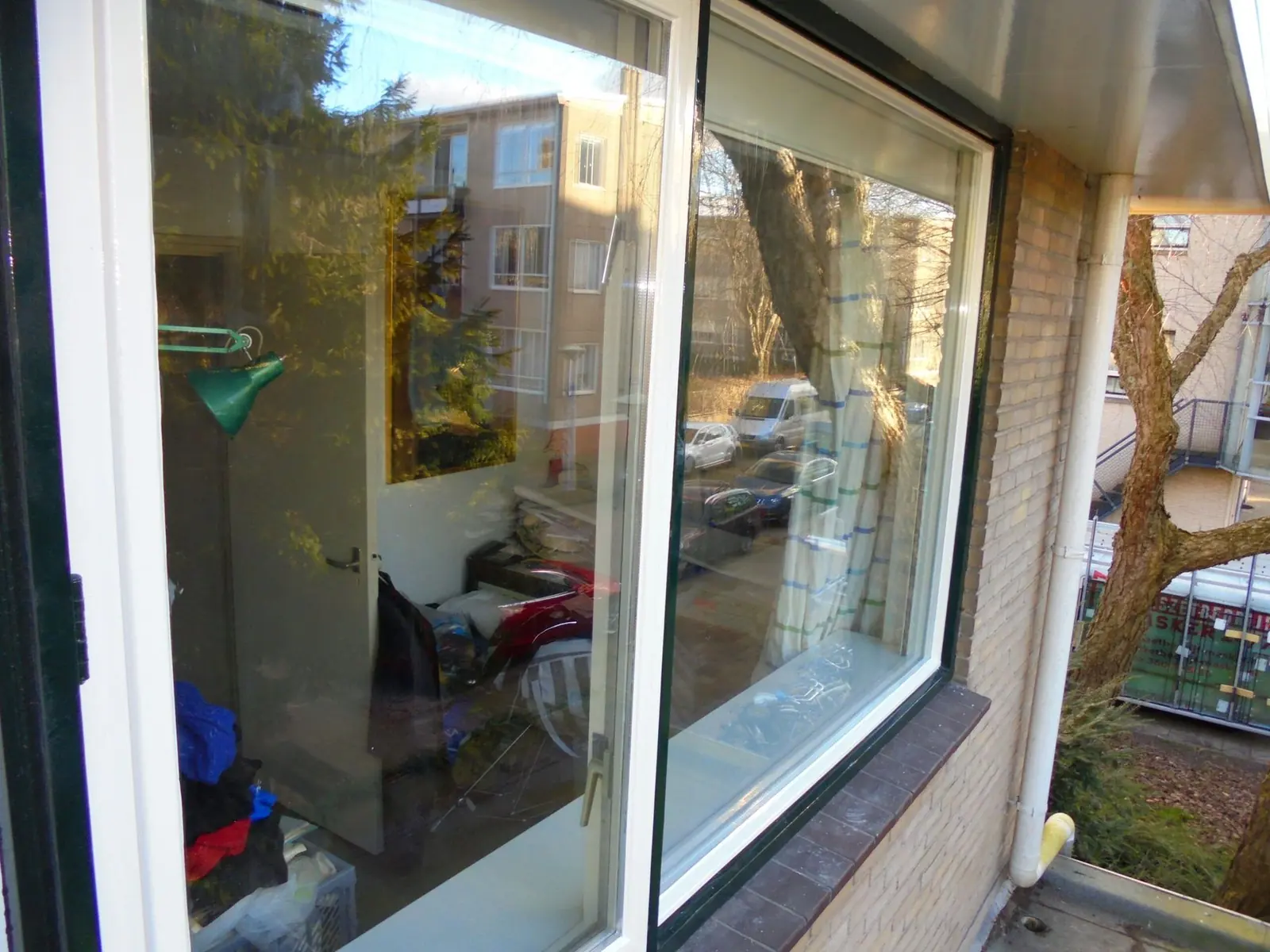 Groot raam met nieuw isolatieglas